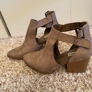 Beige women’s cut out shoes. Size 8.  The brand is Not Rated.